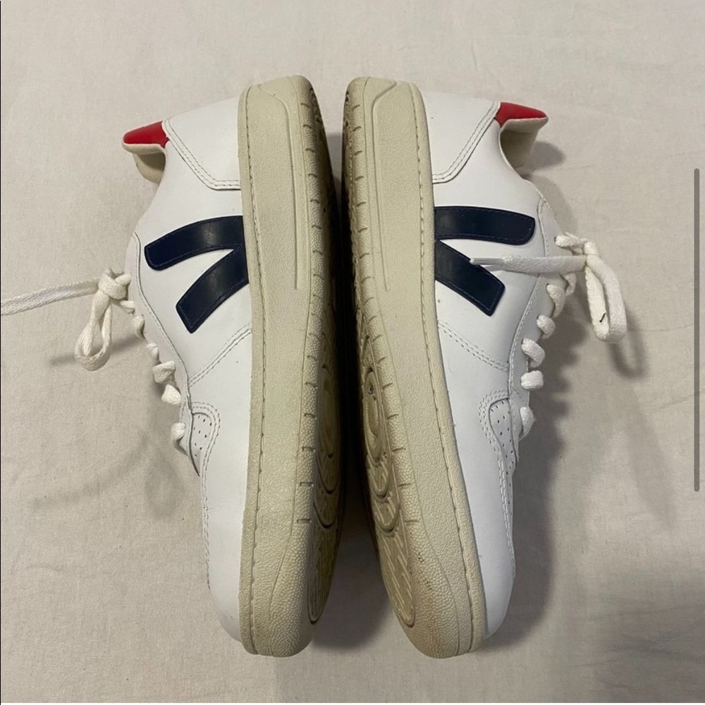 Veja V-10 low top women’s sneakers